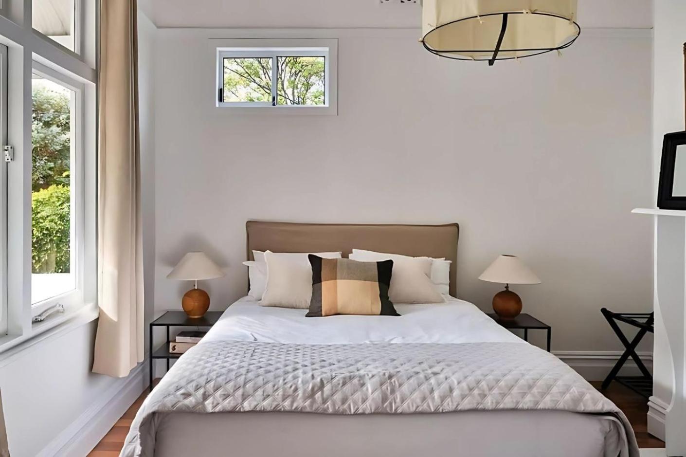 Sunny Spacious Three Bedroom With Views * Hobart