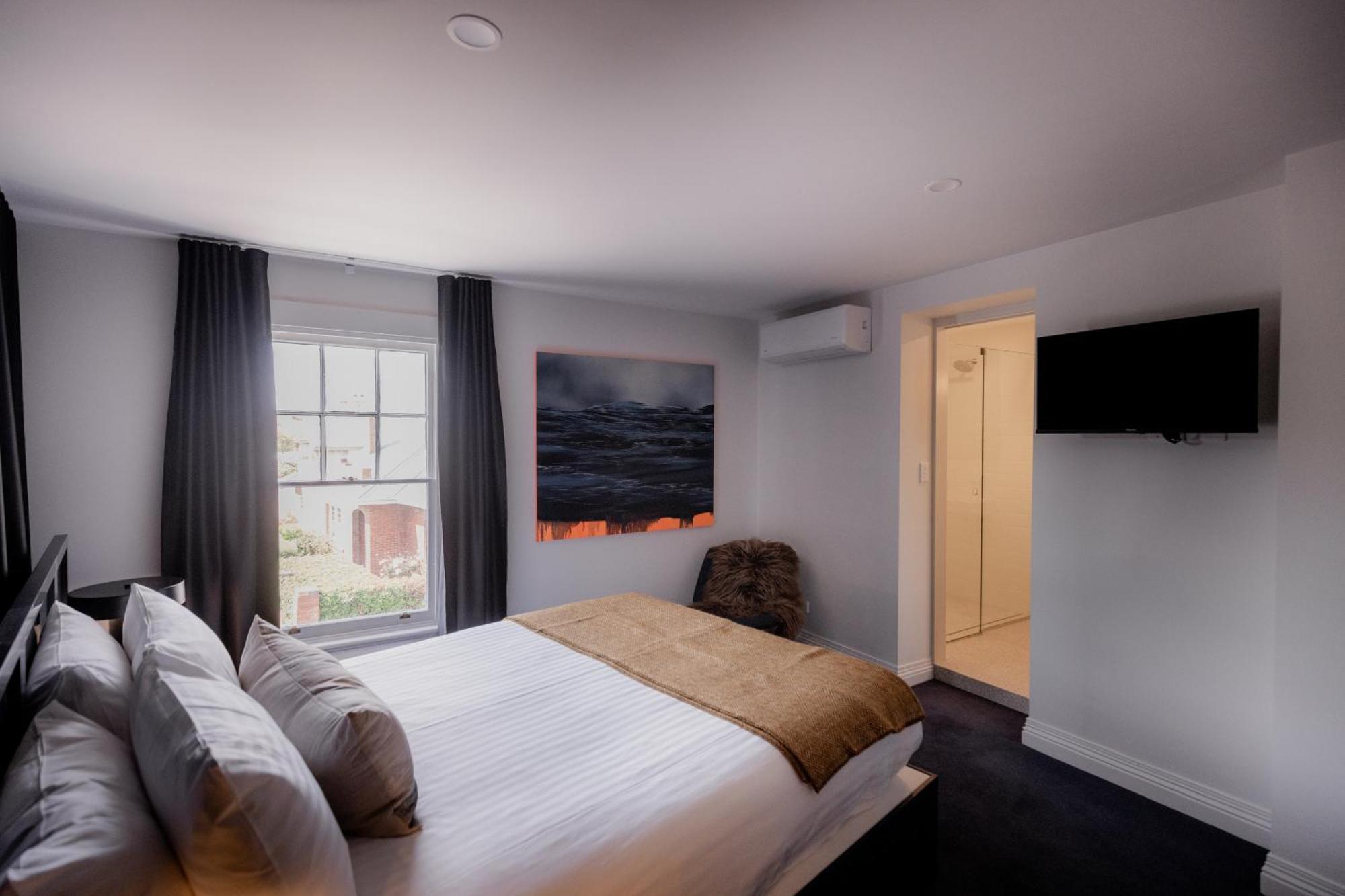 Shipwrights Arms Hotel *