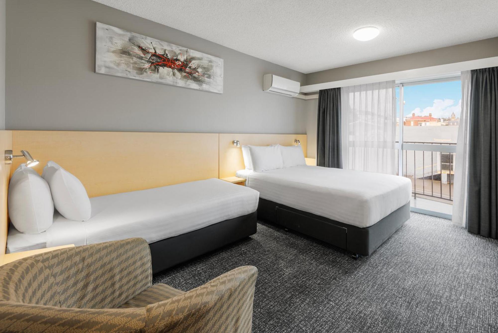 Western Hotel 4*