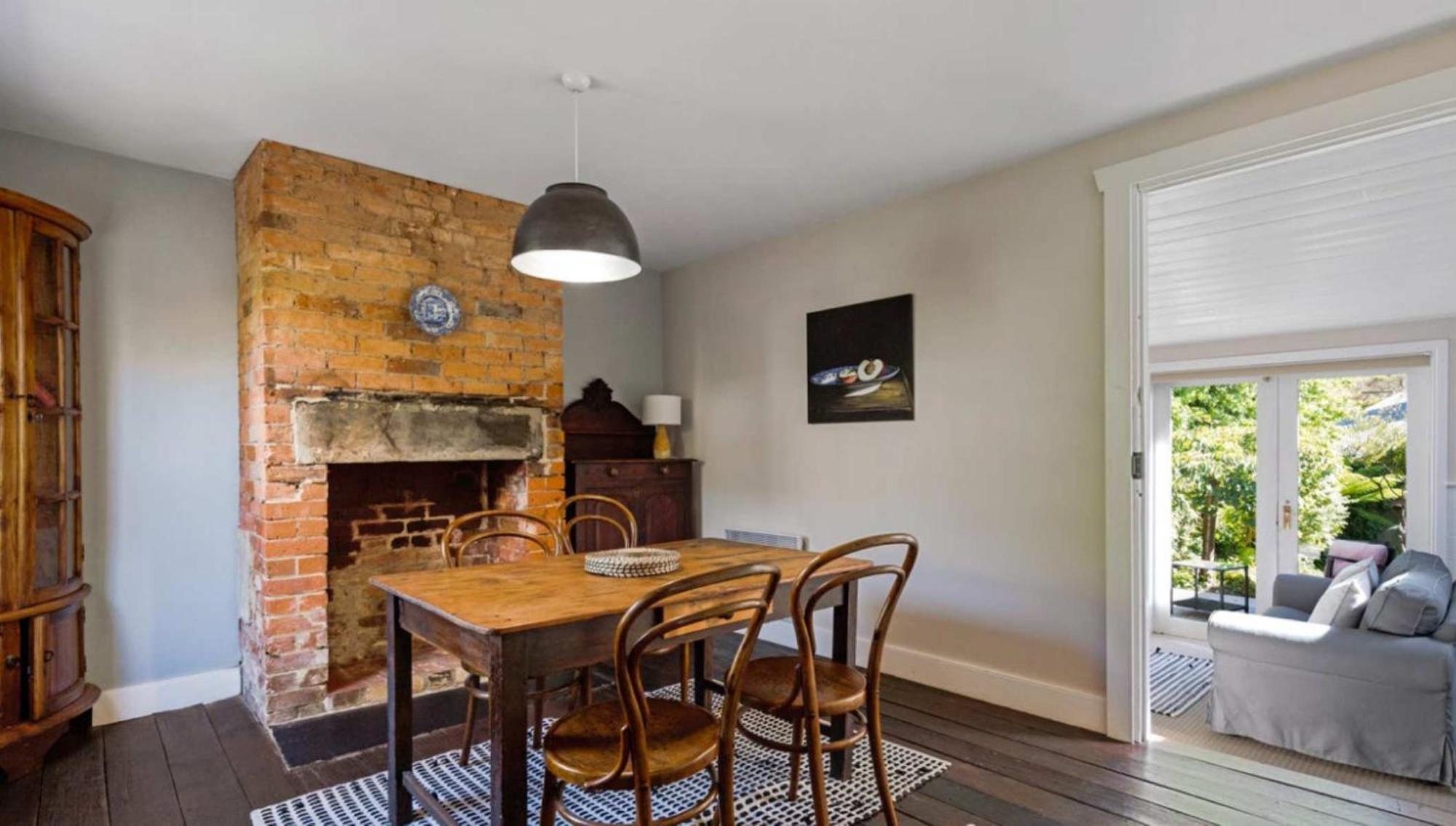 Irresistible Renovated 1840 Inner-city Holiday home Hobart