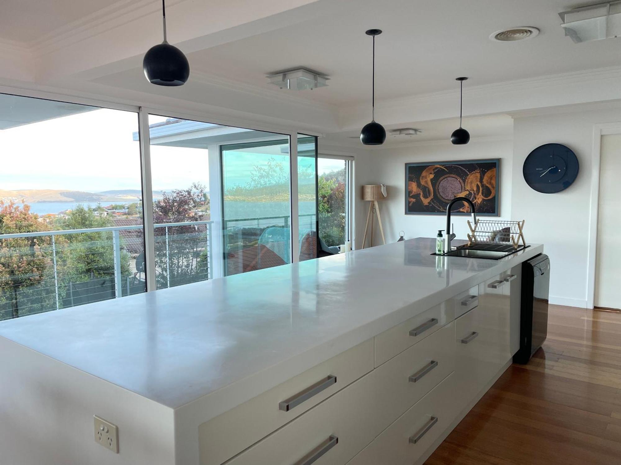 Lipscombe Escape Panoramic Views Luxury And Space Villa Hobart