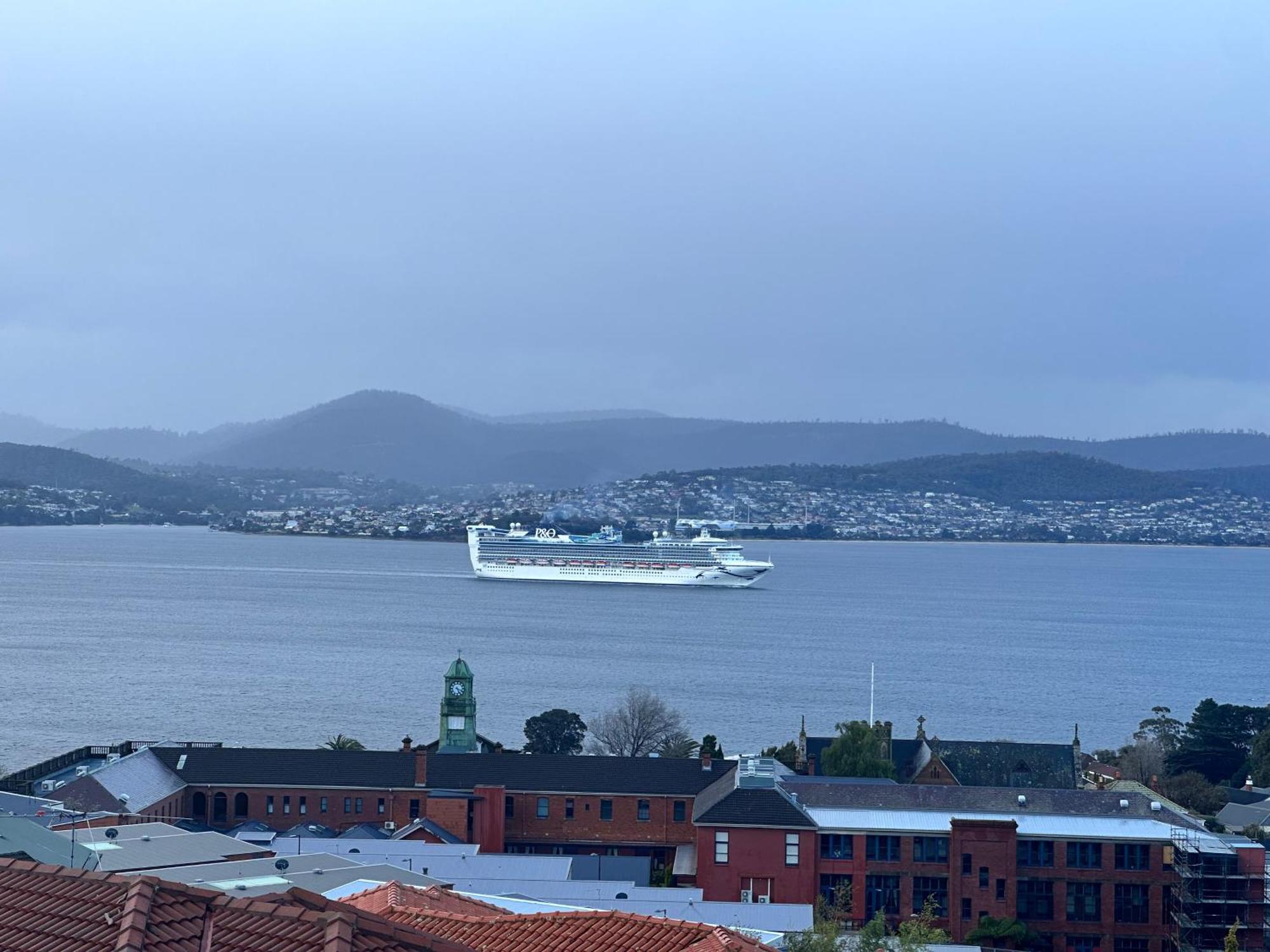 Lipscombe Escape Panoramic Views Luxury And Space Hobart