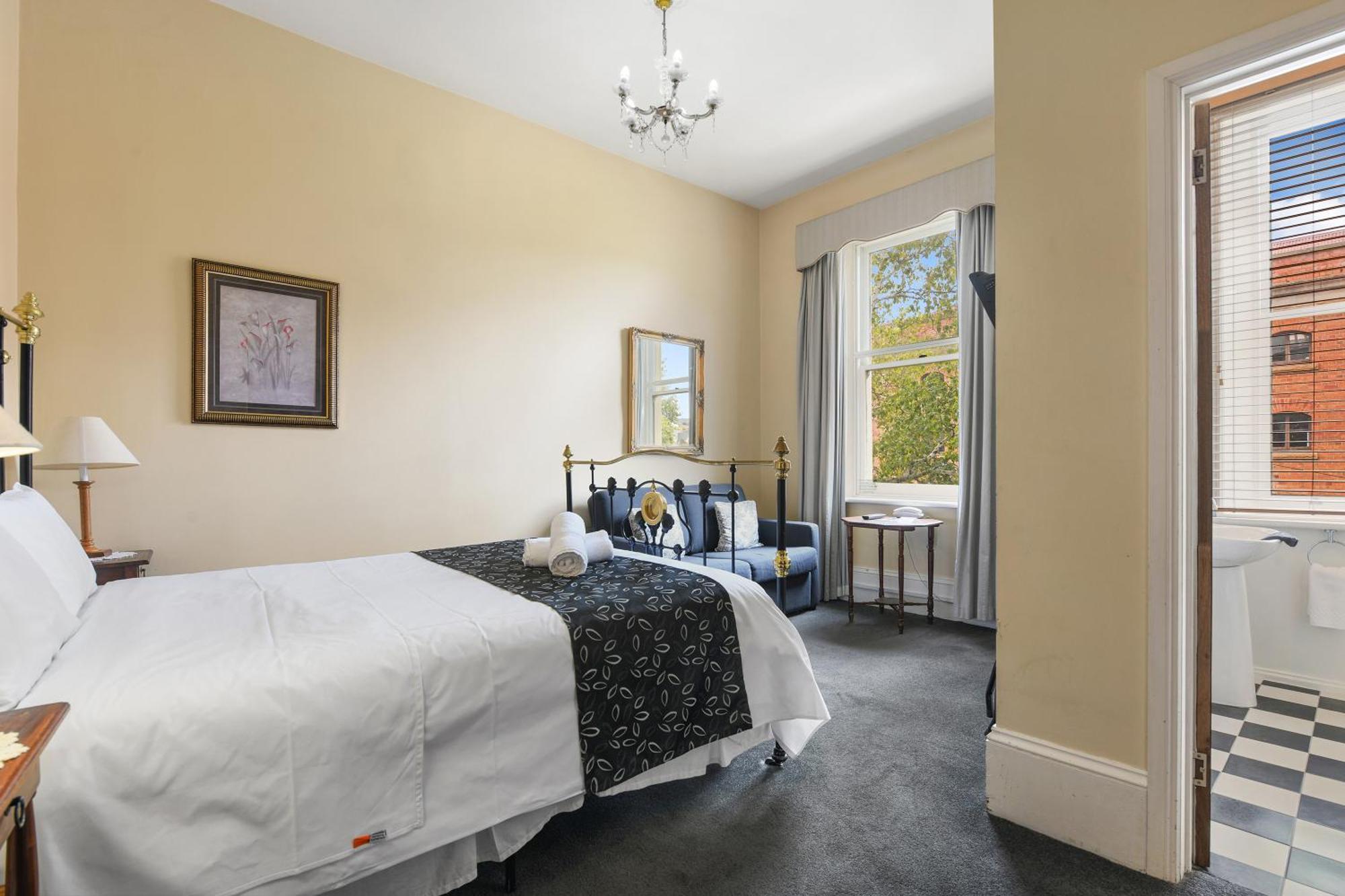 The On Elizabeth Bed & Breakfast