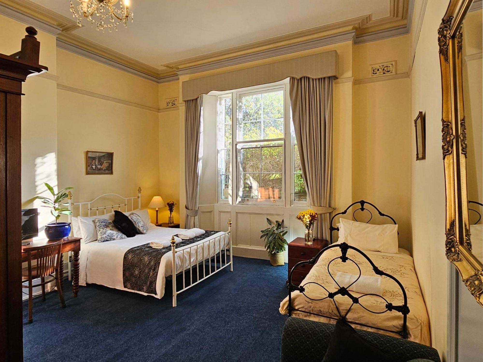 The On Elizabeth 4*