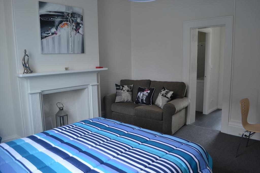 Portsea Place Apartment