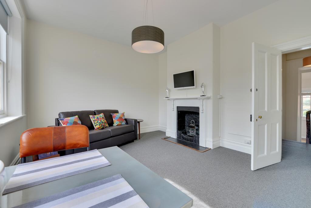 Portsea Place Apartment *