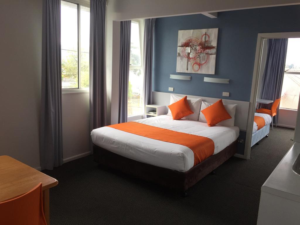 Waterfront 3*