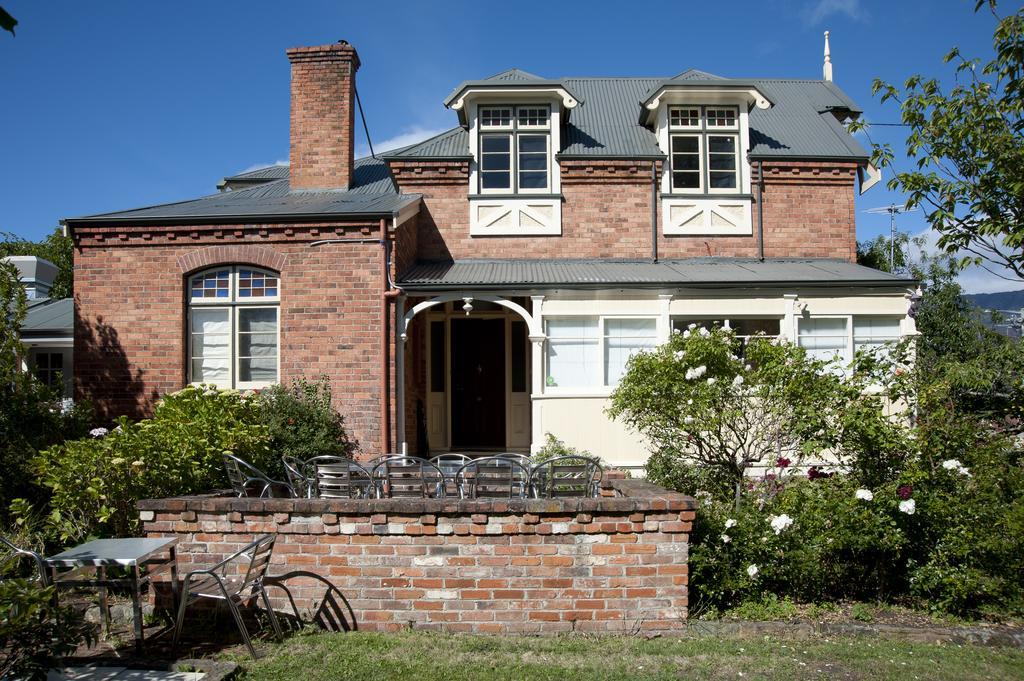 Lowena Cafe And Bed & Breakfast 3*