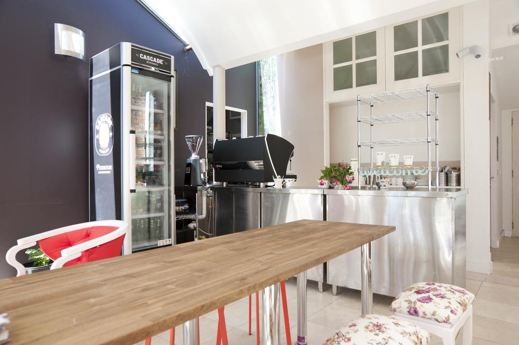 Lowena Cafe And Hobart