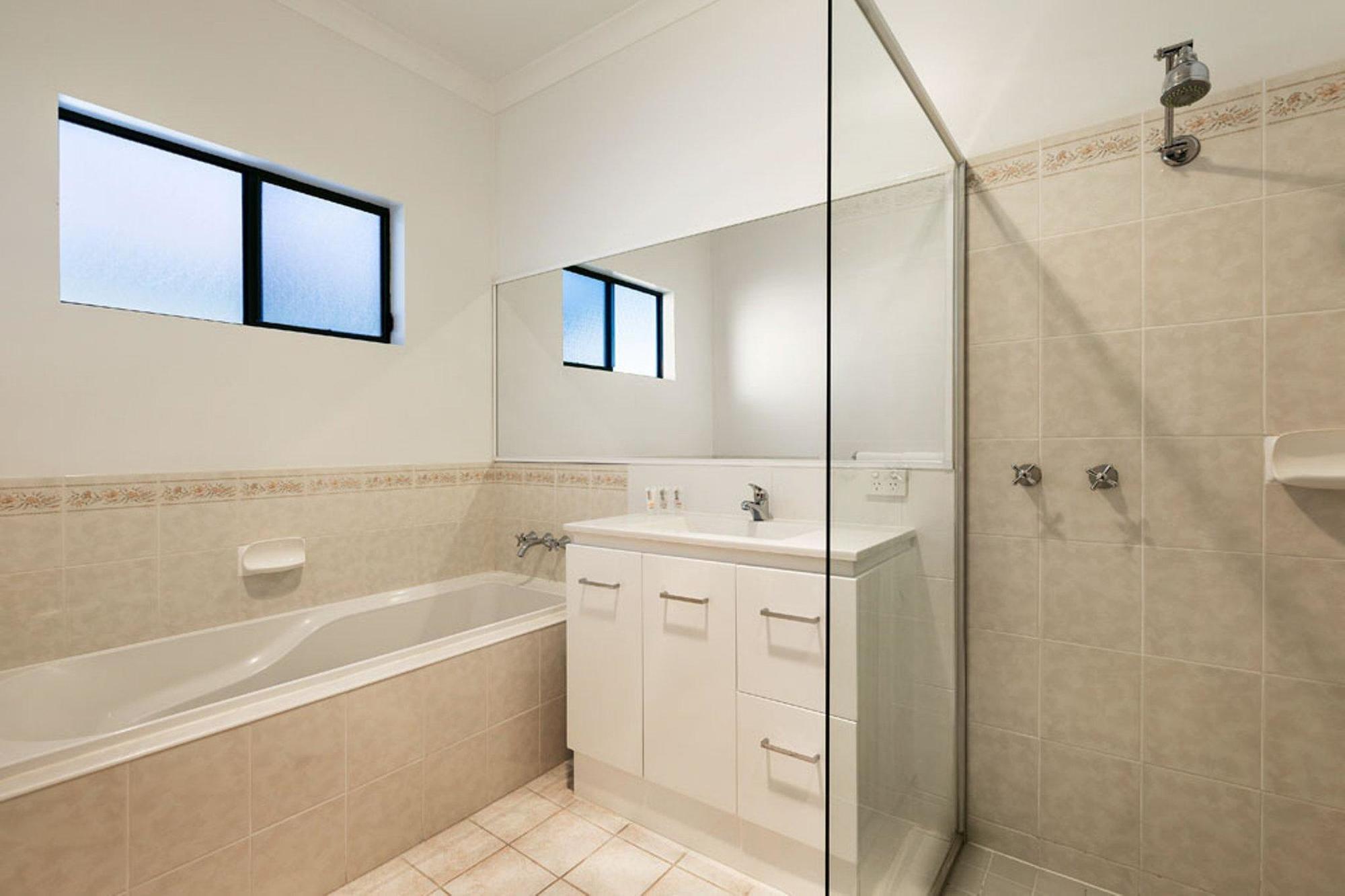 Aparthotel Quest Trinity House 3*