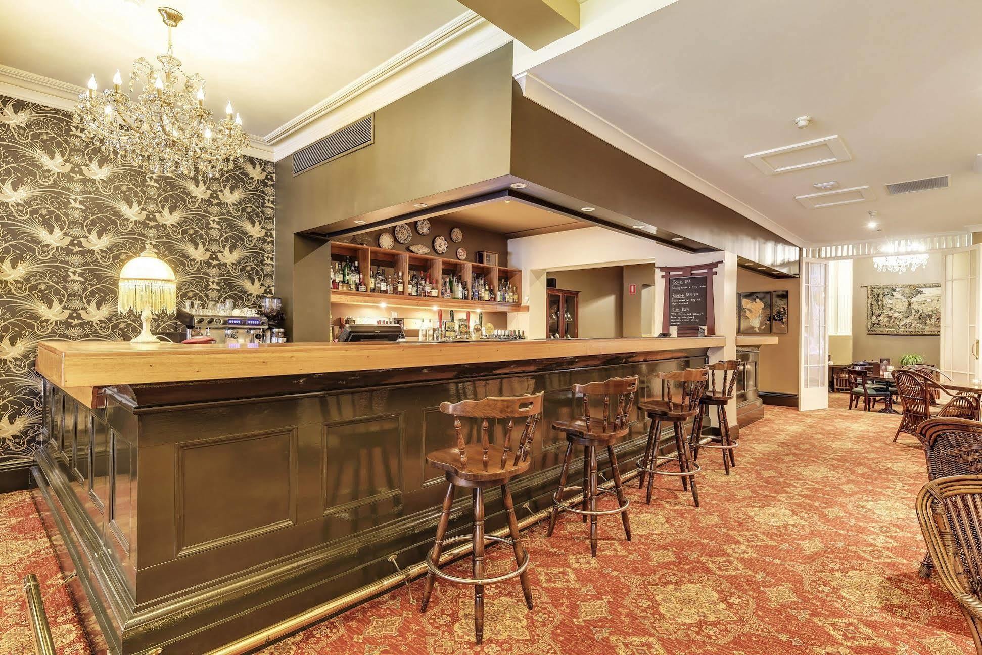 Hadley's Orient Hotel 4*