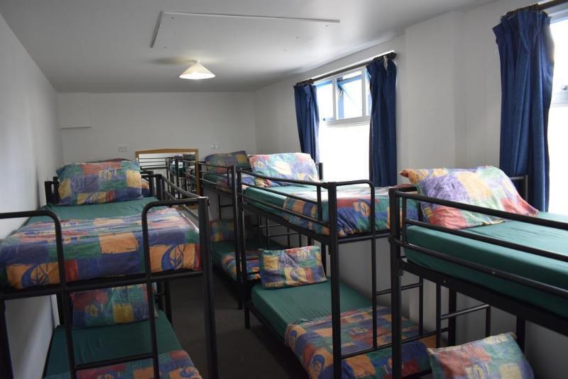Hostel Hobart's & *