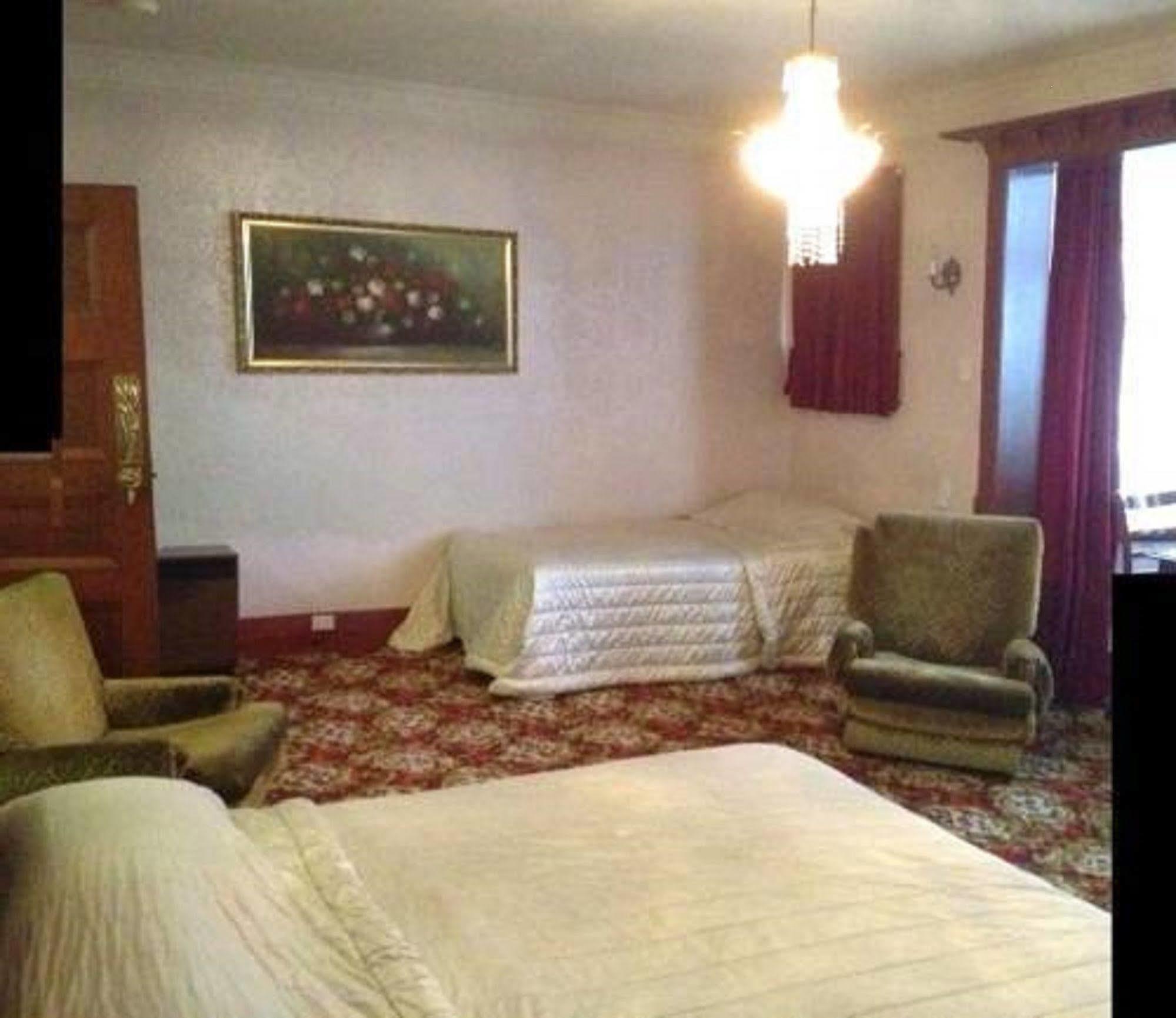 Mayfair On Cavell Motel