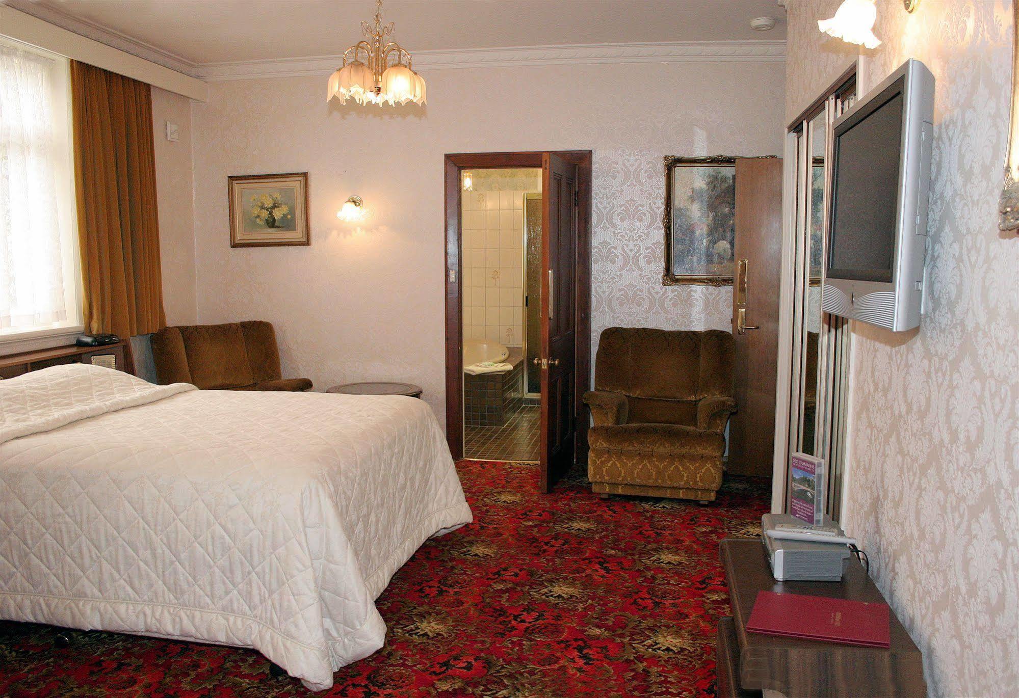 Mayfair On Cavell Motel