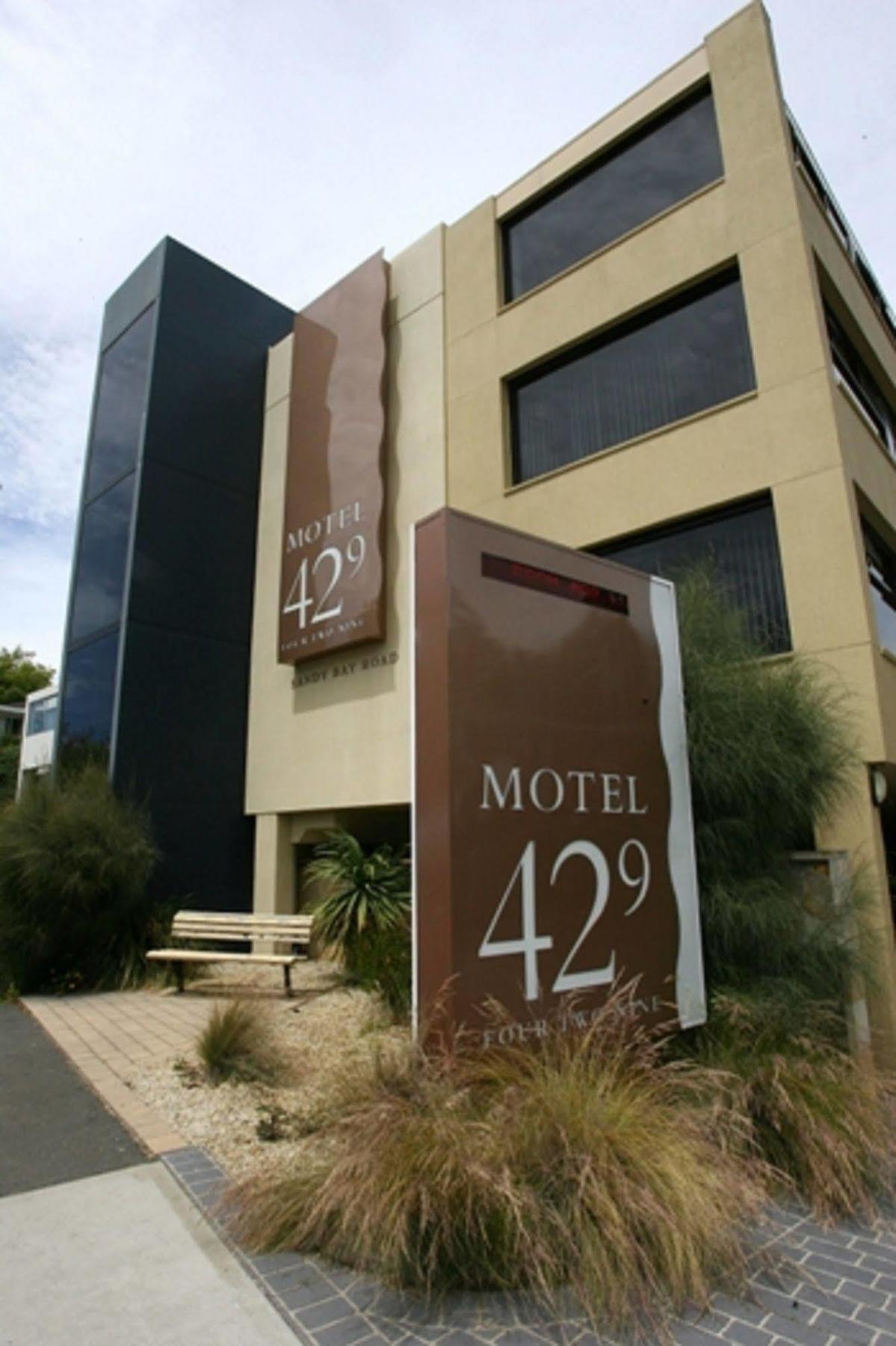 429 Motel 4*