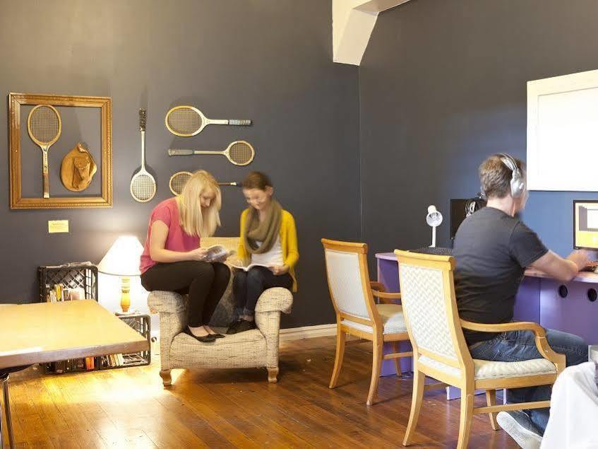 Tassie Backpackers At The Brunswick