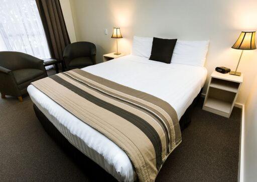 Shoreline Motel 3*