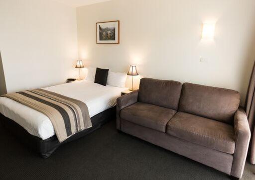 Shoreline 3*