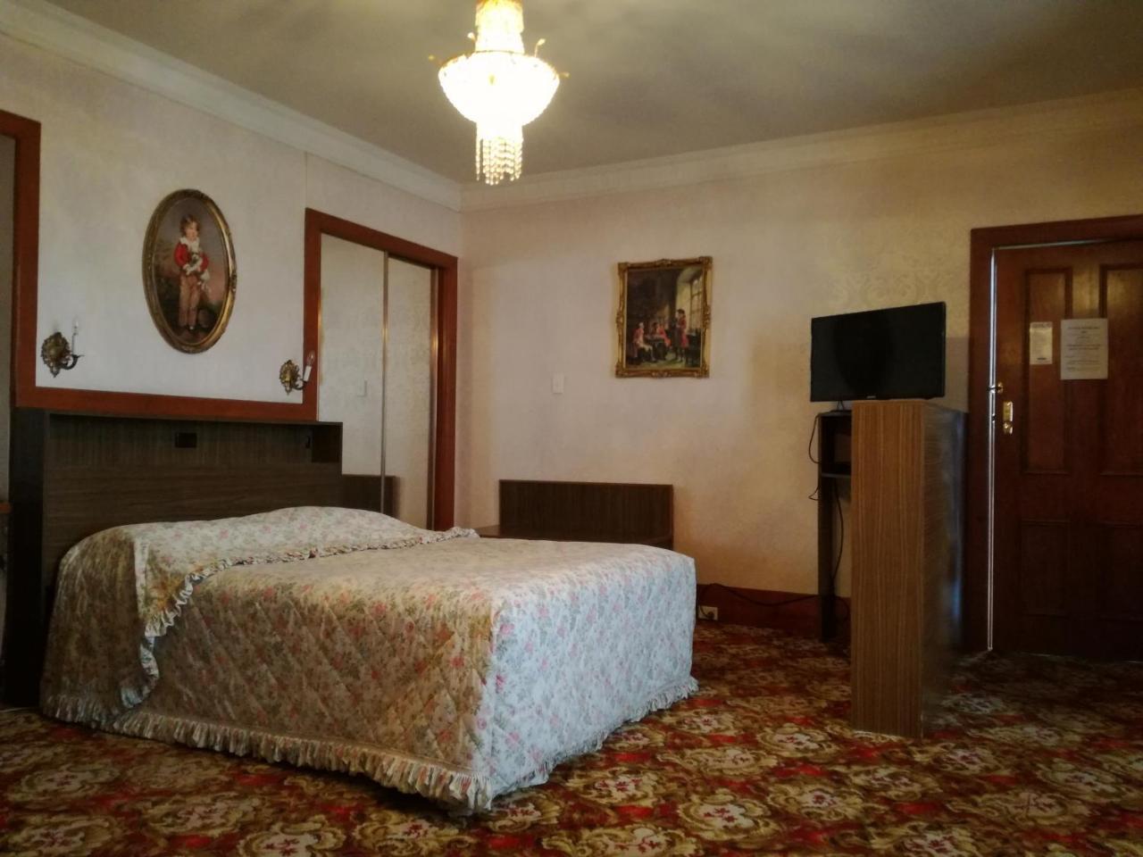Motel Mayfair On Cavell 3*