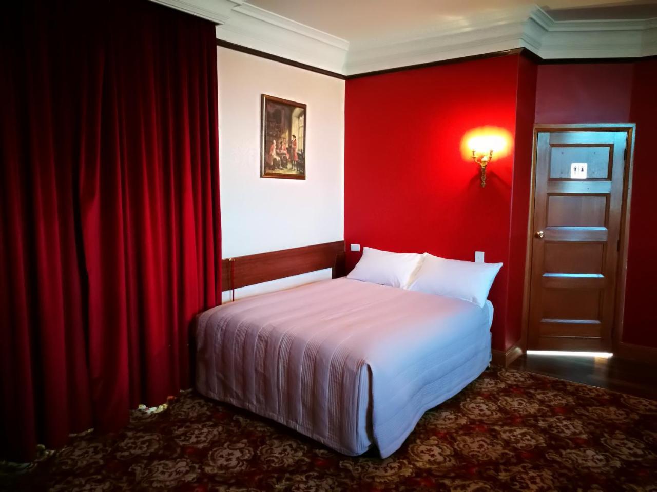 Motel Mayfair On Cavell 3*