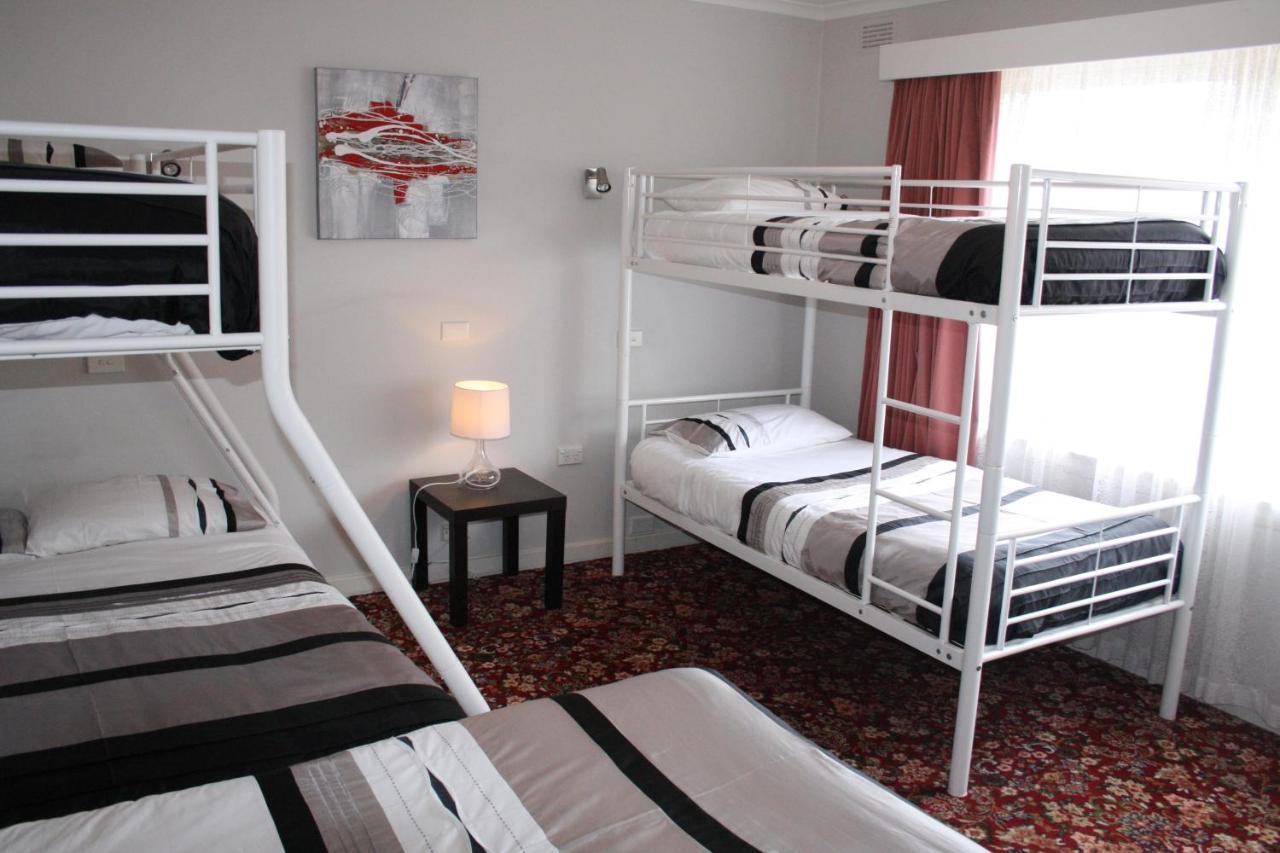 Motel Mayfair On Cavell 3*