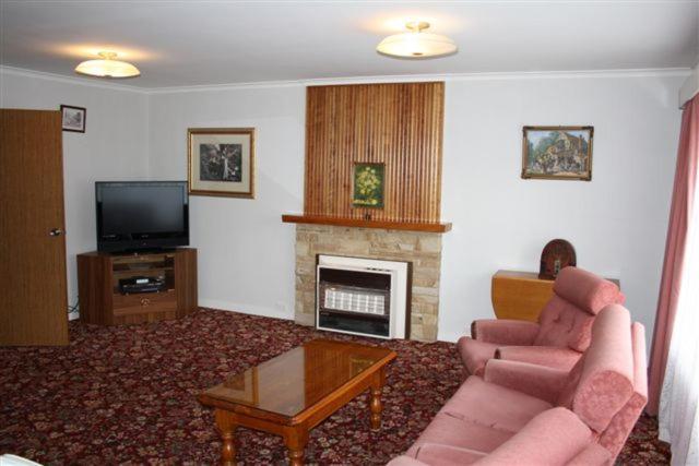 Mayfair On Cavell Motel