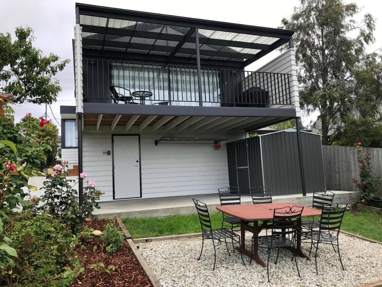 Holiday home Omaroo House - Panoramic Water Views Hobart