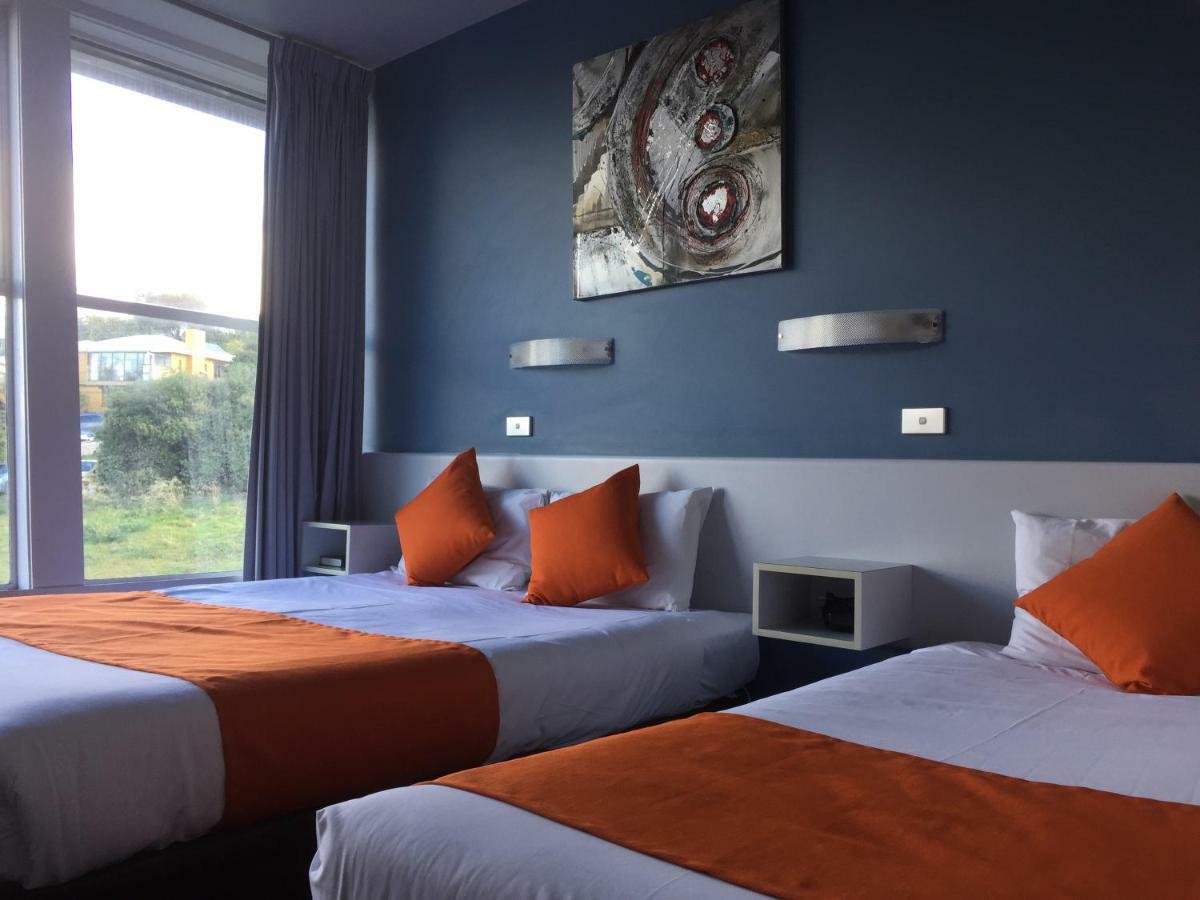 Motel Waterfront 3*