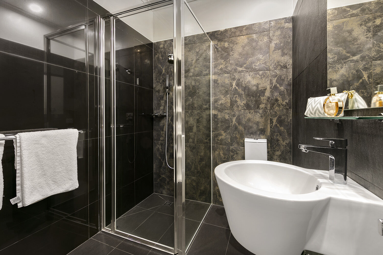Quest Savoy Aparthotel 4*