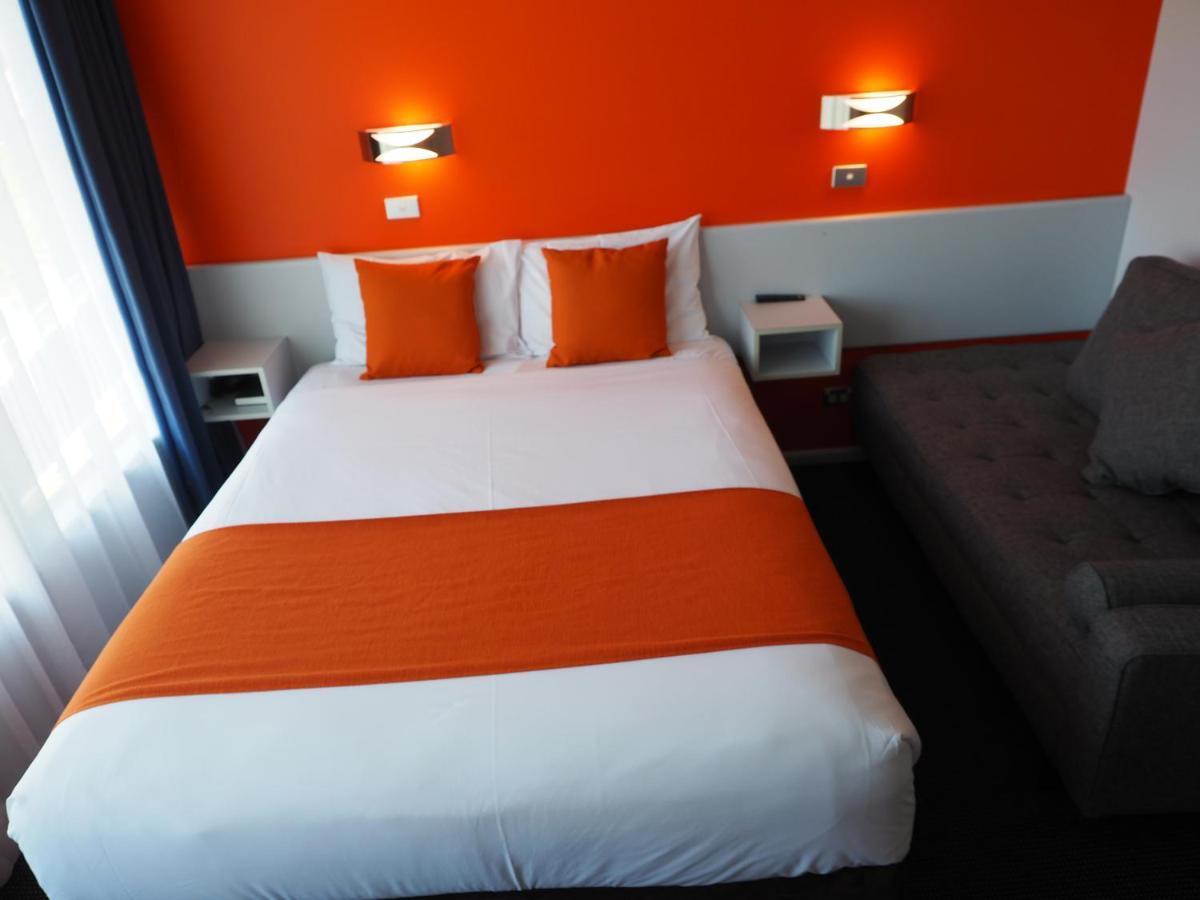 Waterfront 3*