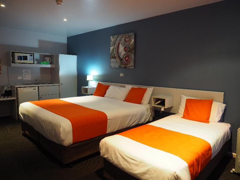Motel Waterfront 3*