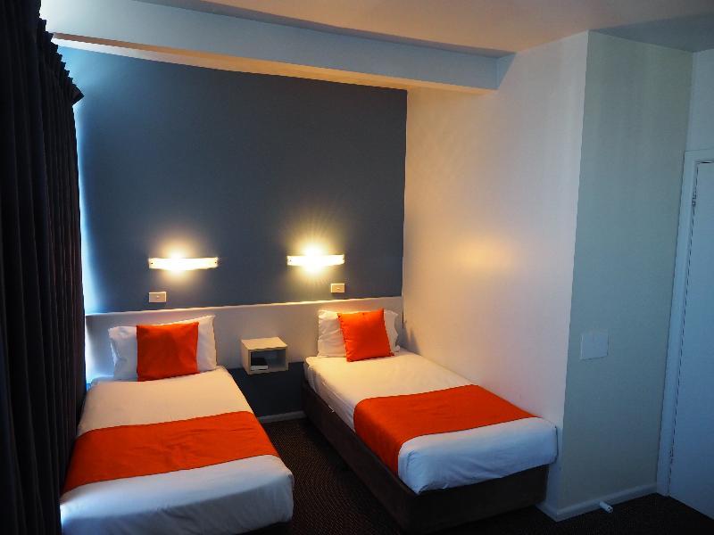 Waterfront Motel 3*